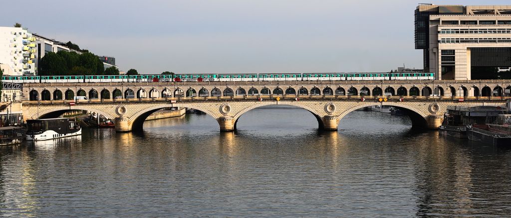 巴黎贝西桥
