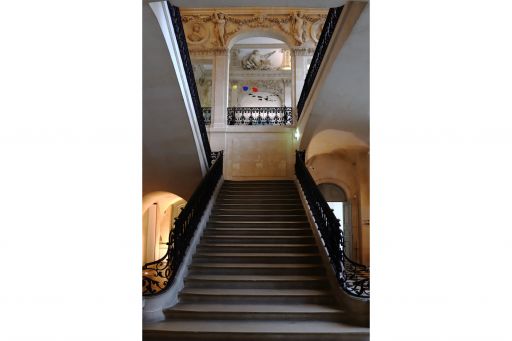 毕加索博物馆：中央楼梯
